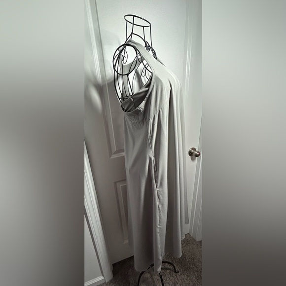 Halara Breezeful Backless Racerback Slide Pocket High Low Midi Quick Dry Dress - Picture 4 of 5